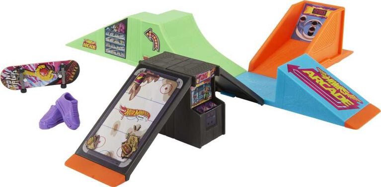Conjunto de Skater en el Salon de Juegos Surt/3 5a+ (Se venden por Separado)