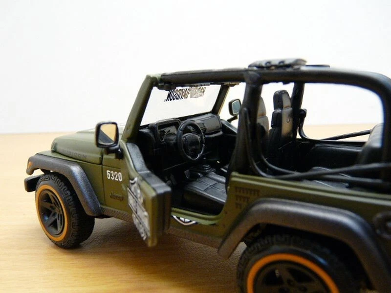Carro Ford Mustang-Ford Modelo A-Bronco Badlands Esc:1:248a+ (321606)